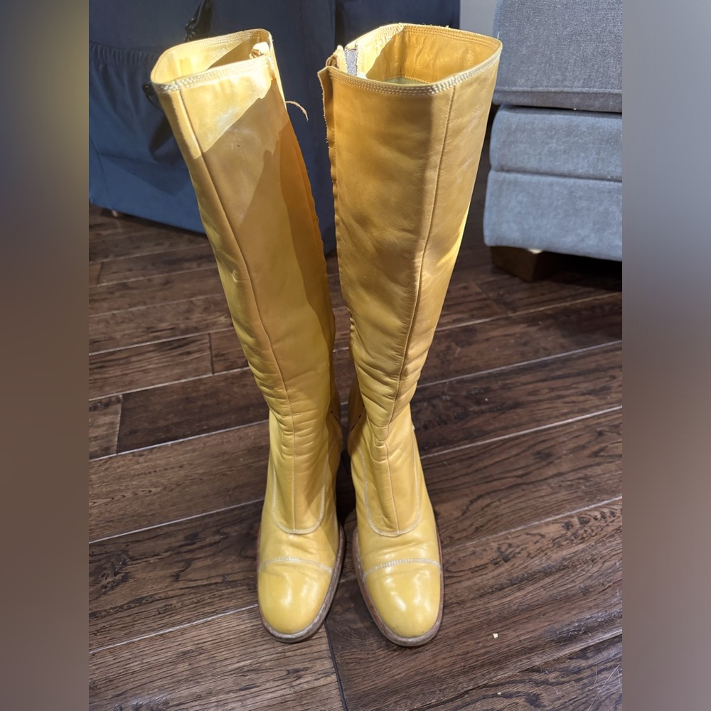 Yellow knee high boots. Size 40 European.
Spanish brand Coclico